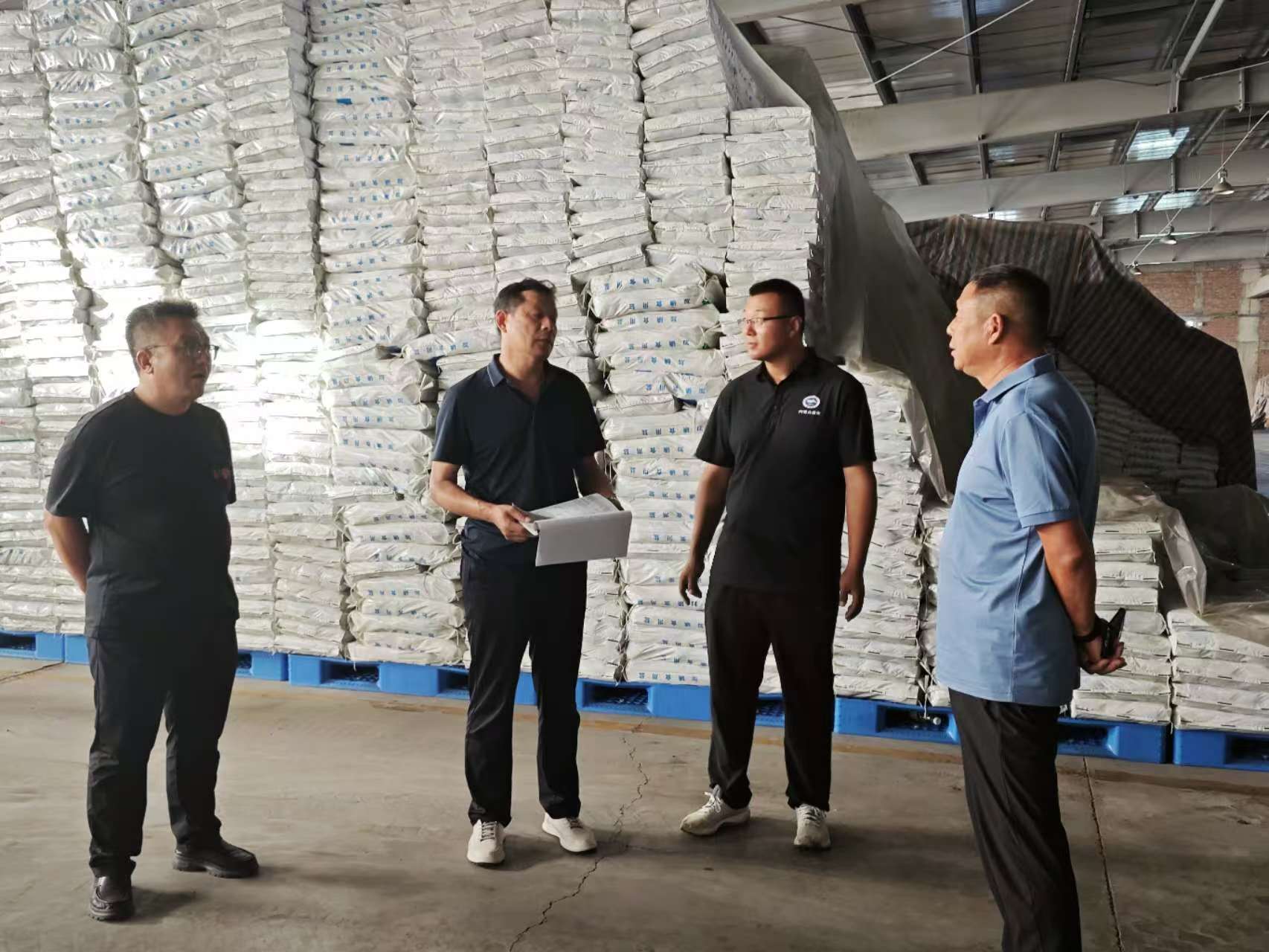 筑牢食鹽安全防線 盟工信局、盟公安、盟市場到額鹽公司 開展聯(lián)合監(jiān)督檢查