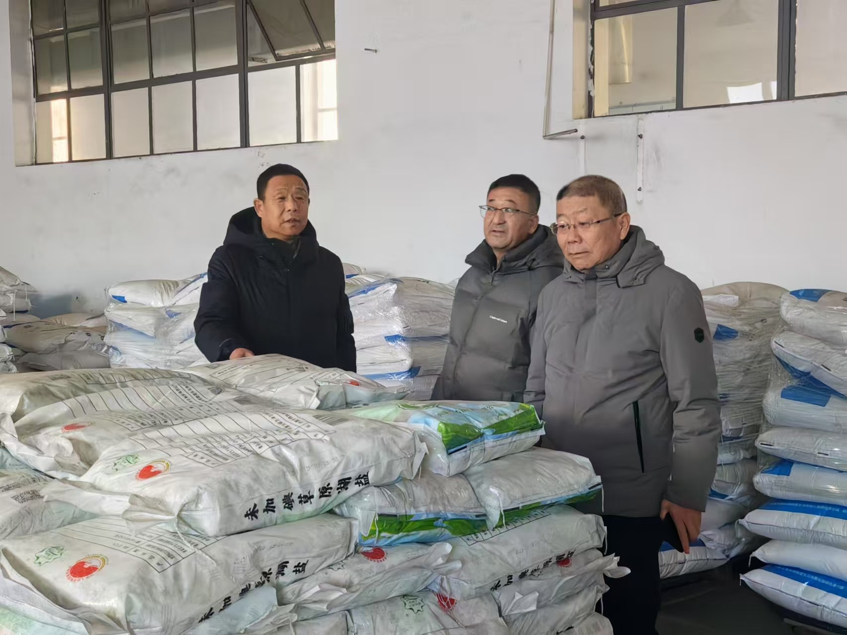 錫盟鹽業(yè)公司、額鹽公司聯(lián)合對張家口經(jīng)營部進行市場調(diào)研和年度經(jīng)營考核